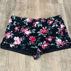 Torrid size 4 floral print short. Stretch waist, two pockets and built in shorts